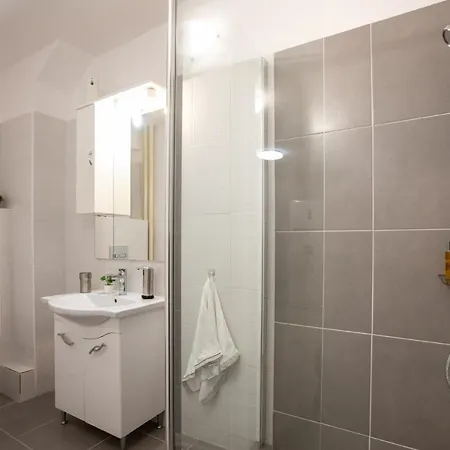 Aquarium Grivita Apartment *